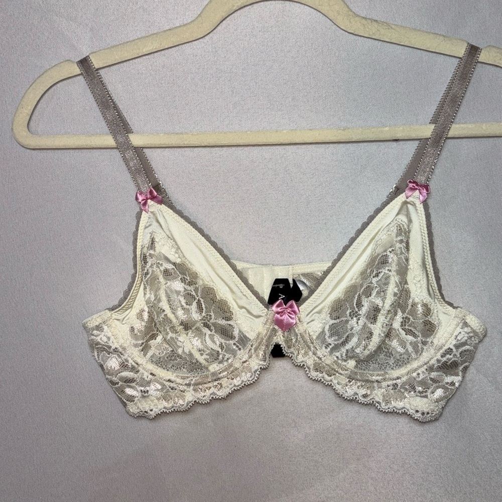 ADORE ME Elegant Lace Bra in Antique White with Pink Accents Size 36A